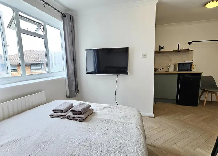 Newly Renovated Studios & Ensuite Rooms! - Camberwell