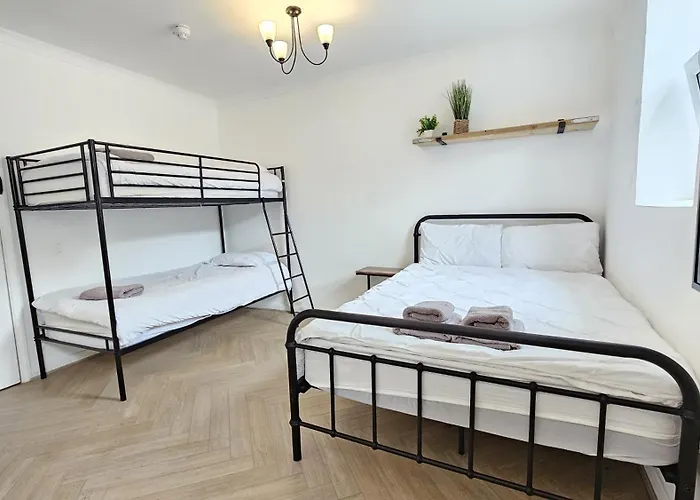 Newly Renovated Studios & Ensuite Rooms! - Camberwell